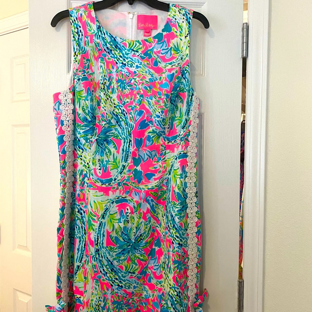 Lilly Pulitzer mila shift in multi snap back size 12